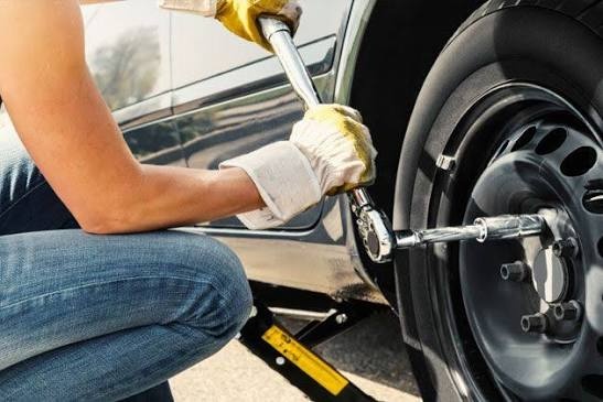 Roadside tire change service